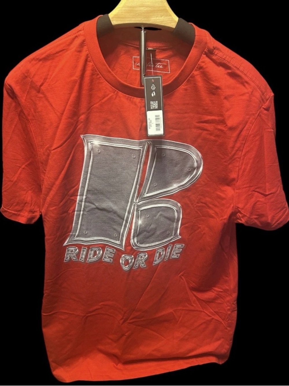 Mister Tee RIDE OR DIE RED
Large NWT STREETWEAR
Shirt